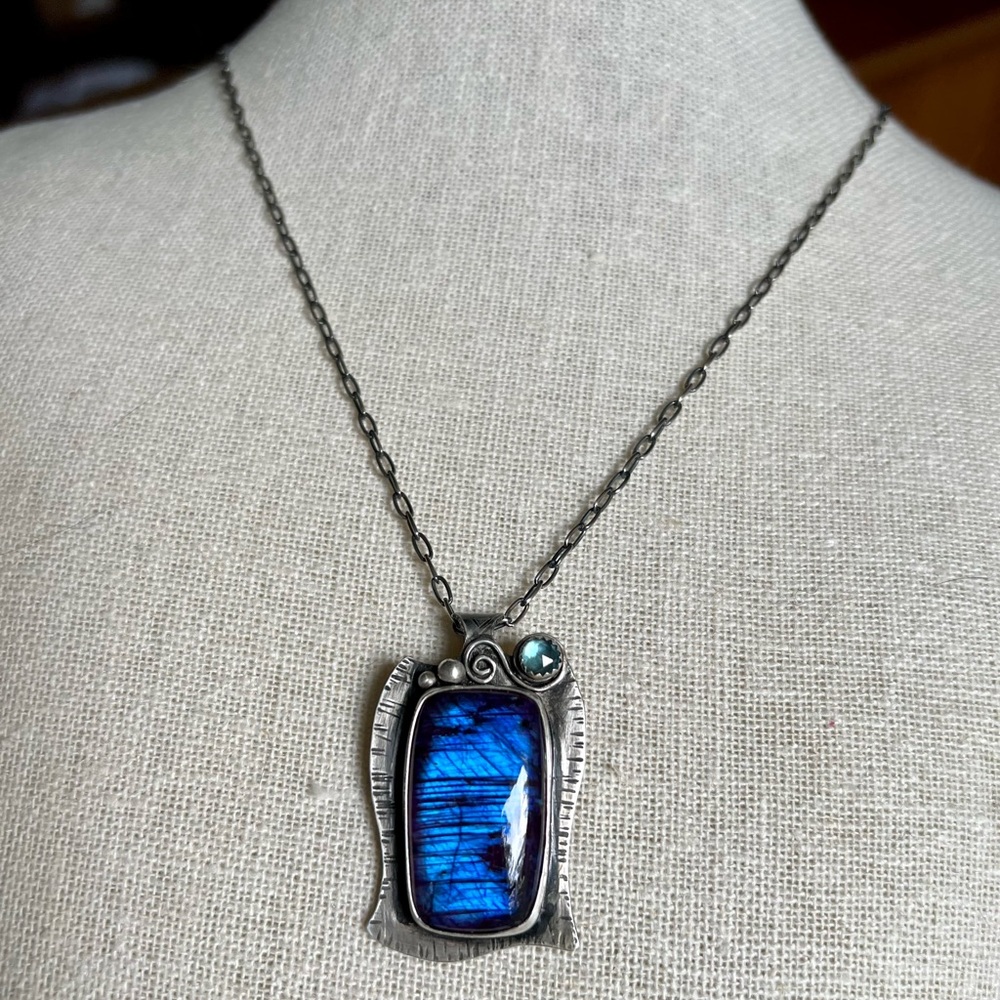 Purple and Blue Labradorite Pendant with Blue Topaz Accent - Picture 5 of 10